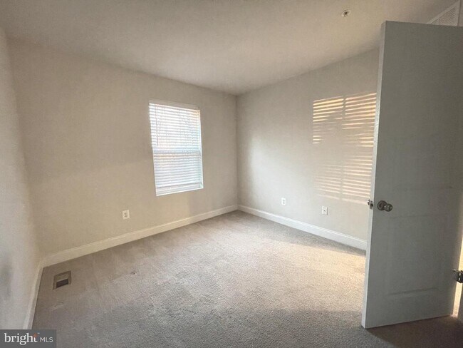 Building Photo - 3667 Duckhorn Way