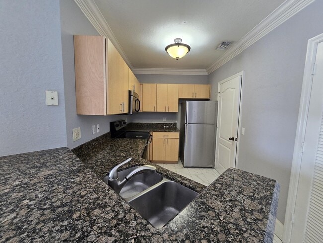 Building Photo - 504 Belmont Pl