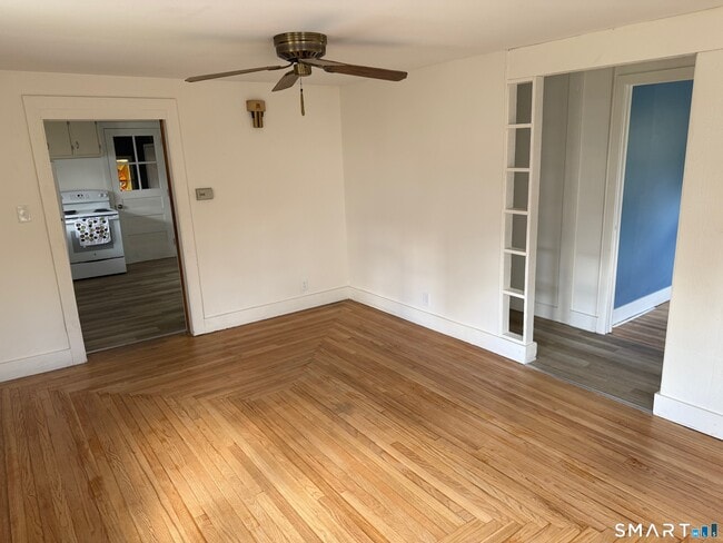 Building Photo - 82 Mountain Rd