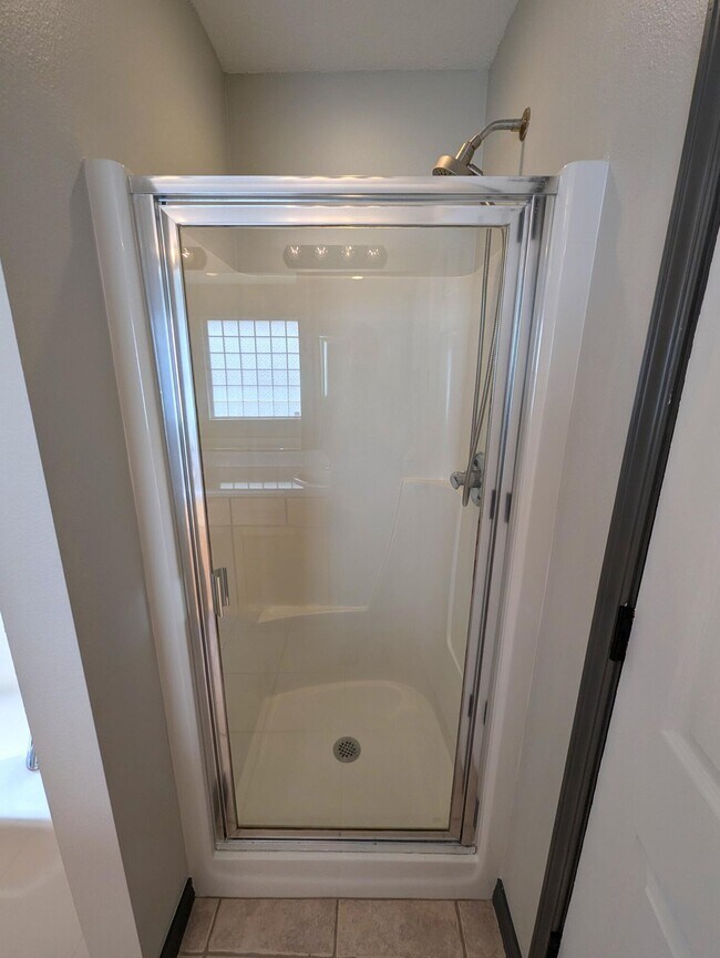 Building Photo - 1909 Sunrise Dr