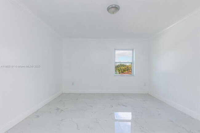 Building Photo - 18400 SW 77th Ct