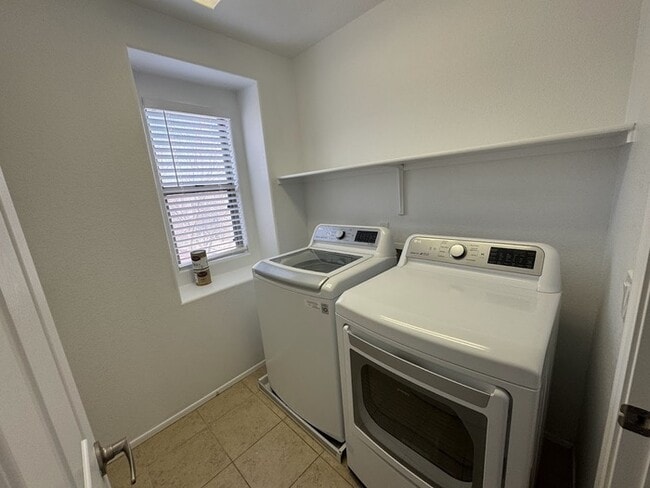 Building Photo - Queen Creek 3br House