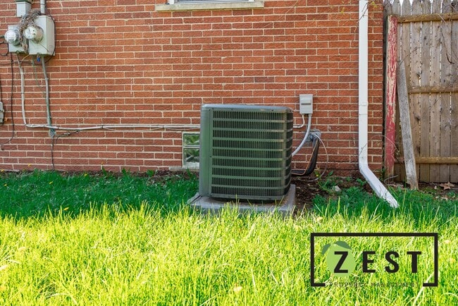 Building Photo - 3 BD 1 BA HOME AVAILABLE NOW! 1,300 Monthly