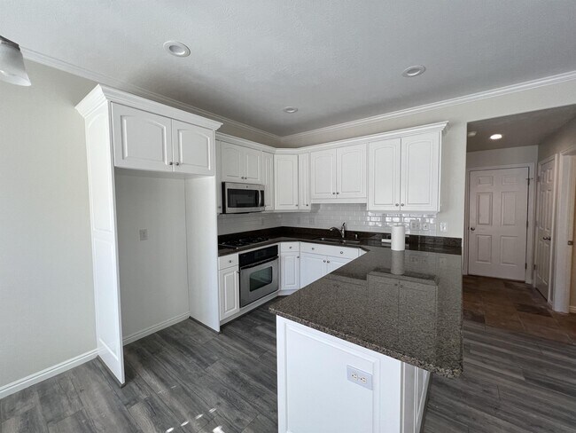 Building Photo - 202 E White Spruce Cv