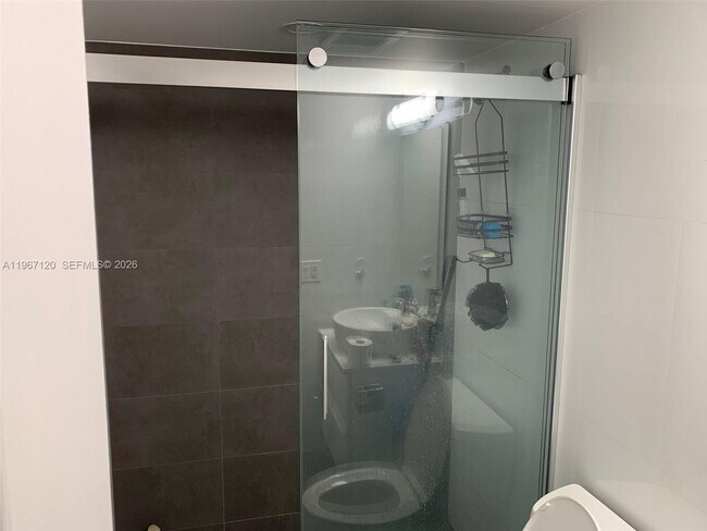 Building Photo - 1333 E Hallandale Beach Blvd