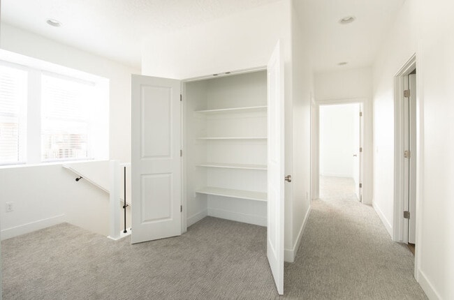 Building Photo - 2643 E Gray Birch Dr