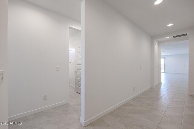 Building Photo - 2071 W Sierra Sunset Trail