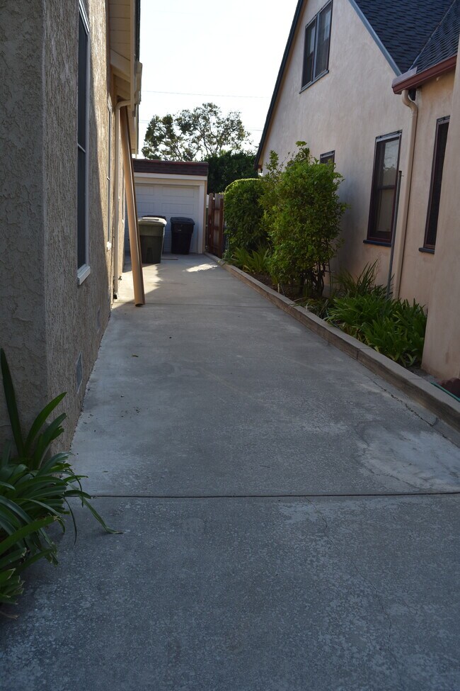 Driveway, 2 Car Storage Garage - 423 S Indiana St