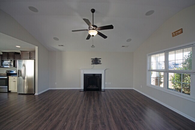 Building Photo - 300 Cadenza Ln