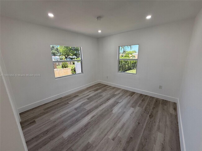 Building Photo - 6391 SW 39th St