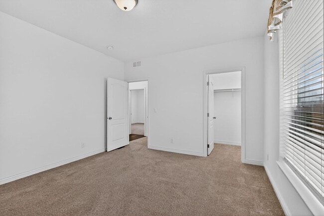 Building Photo - 6720 SW Minter Bridge Rd