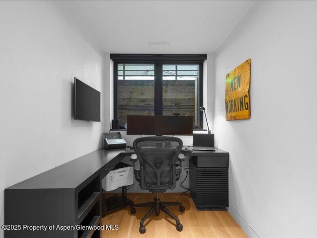 Building Photo - 100 N 8th St