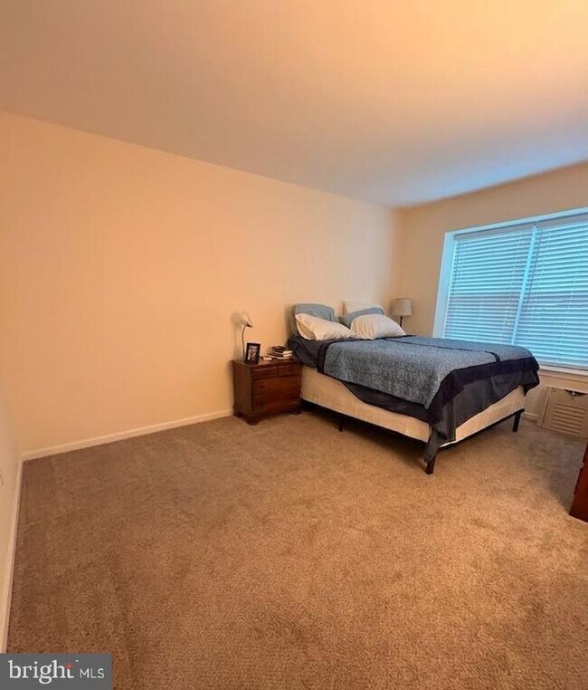 Building Photo - 1015 Hopkins Ct