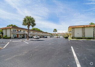 Building Photo - 923 22nd Pl