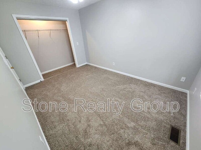 Building Photo - 4874 Pine Ridge Ct
