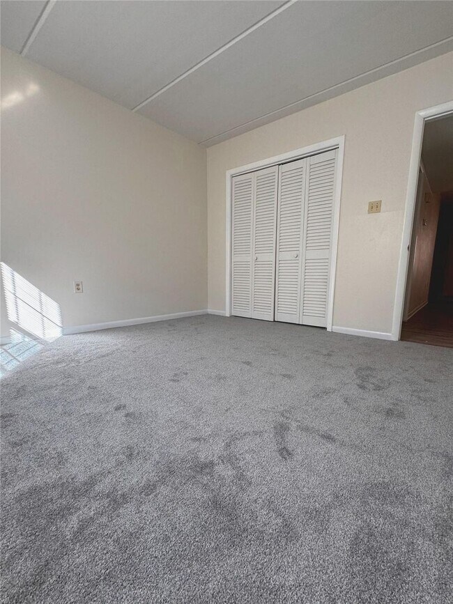 Building Photo - Holiday Special-Charming 2 Bedroom 1 bath unit at Habana Park!