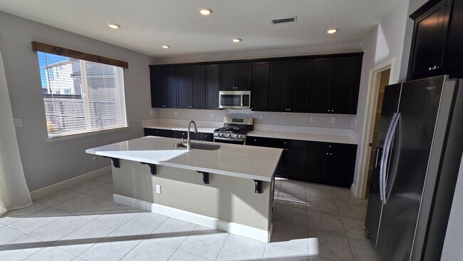 Building Photo - Beautiful two story Spanish springs home