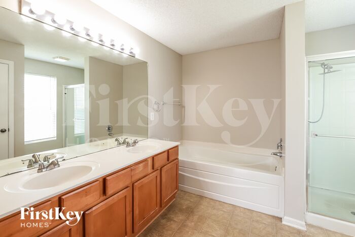 Building Photo - 7824 N Lister Ave