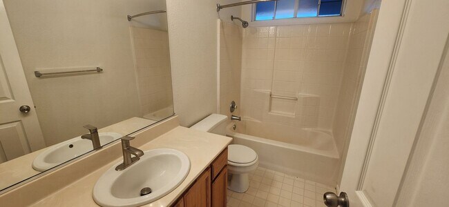 Building Photo - 4 Bedroom Home in Elk Grove