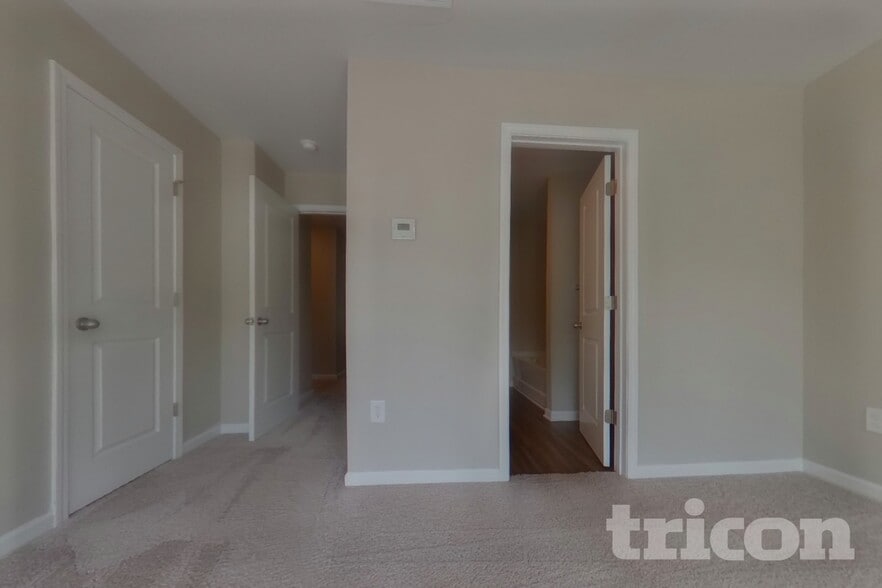 Building Photo - 561 Fairview Oak Pl