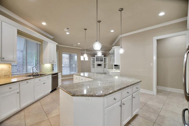 Building Photo - 6615 Butler Oaks Ct