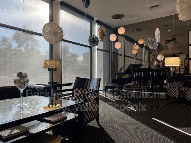 Building Photo - 2323 N Central Ave