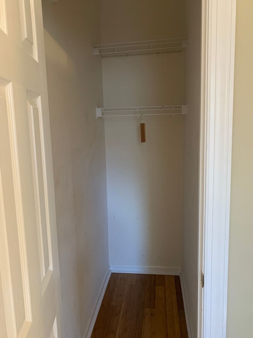 Building Photo - Spacious Townhome close to downtown Auburn...