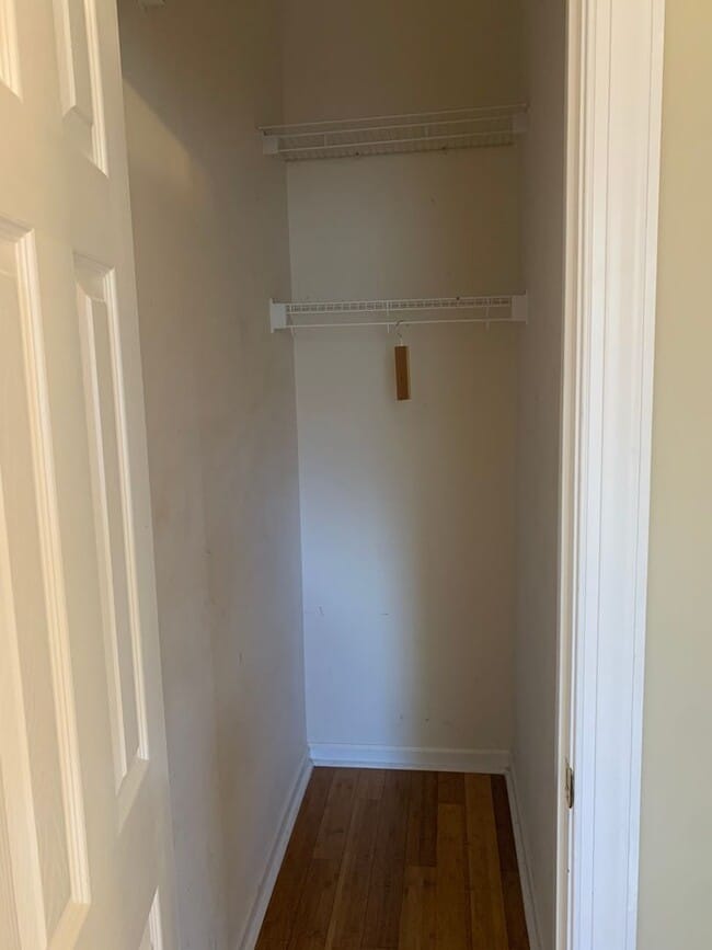 Building Photo - Spacious Townhome close to downtown Auburn...