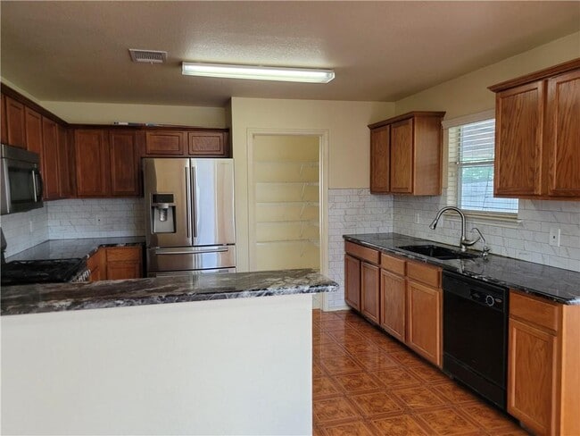 Building Photo - 312 Sweet Leaf Ln