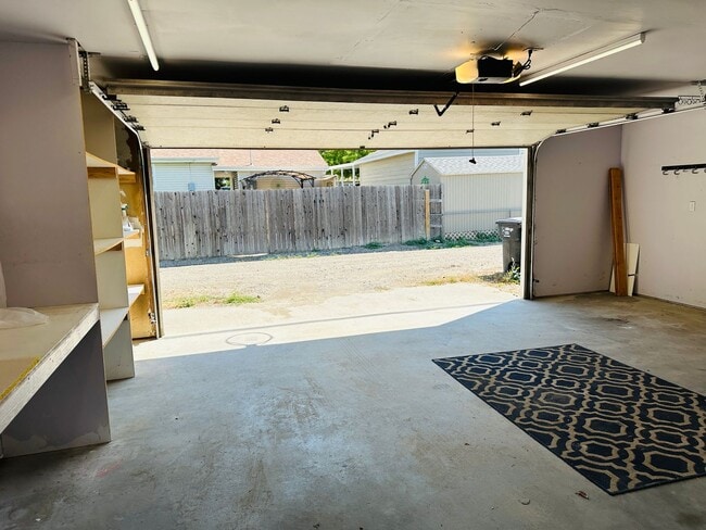 Building Photo - 4+ bedroom, 2 bath with Hot Tub, Fenced Yard and Garage