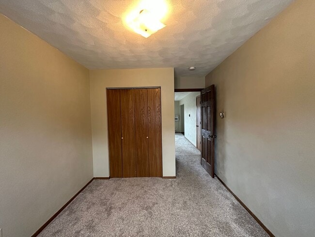 Building Photo - 1102 8th St Ct