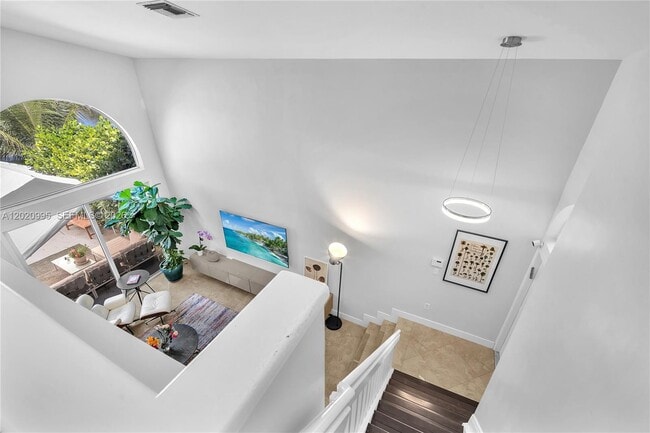 Building Photo - 16601 Sapphire Manor