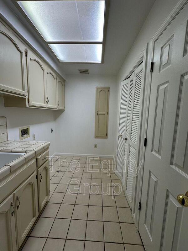 Building Photo - 5503 W Sweet Dr