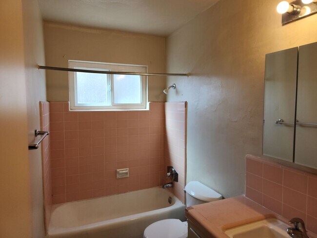 Building Photo - Affordable 2 bedroom, 1 Bath Lower Unit