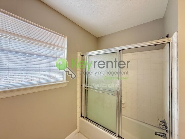 Building Photo - 1300 Highcrest Dr