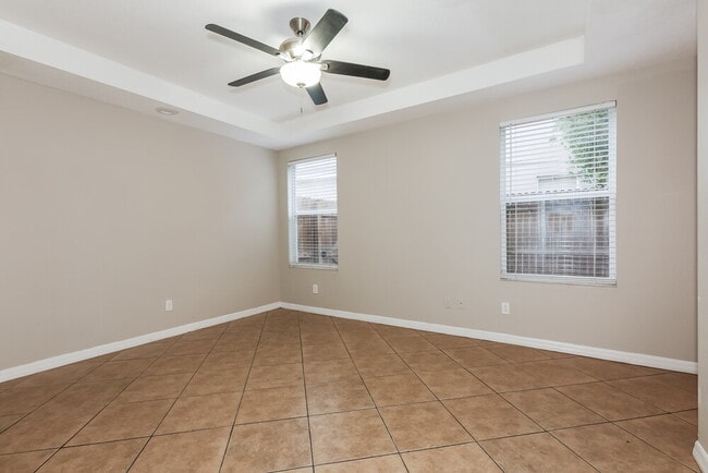 Building Photo - 914 Lake Shore Ranch Dr