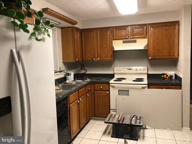Building Photo - 2 Cinnabar Ct
