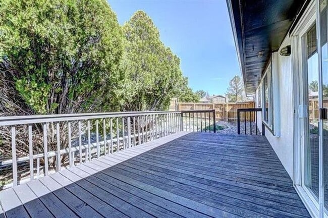 Building Photo - Stunning home in highly sought neighborhood!