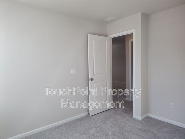 Building Photo - 3247 Crawford Ave