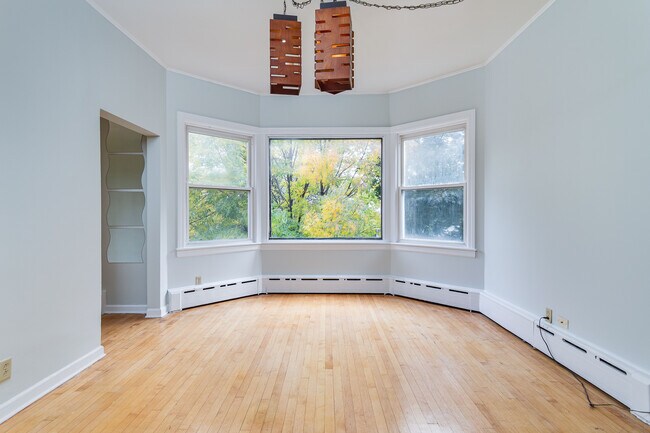 Building Photo - 2650 N Saint Louis Ave
