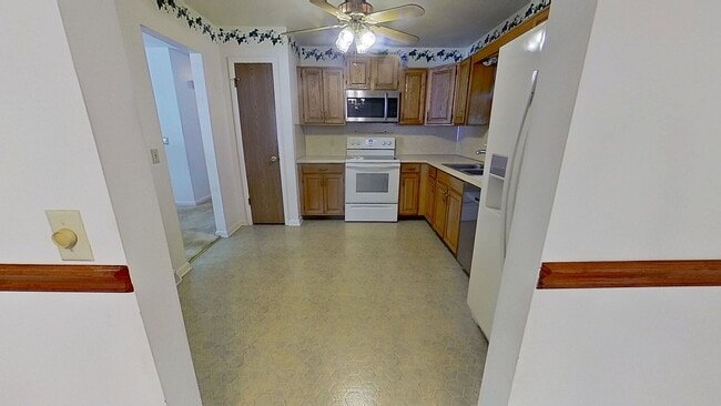 Building Photo - Spacious Raised Rancher with Two-Car Garage - MOVE IN SPECIAL