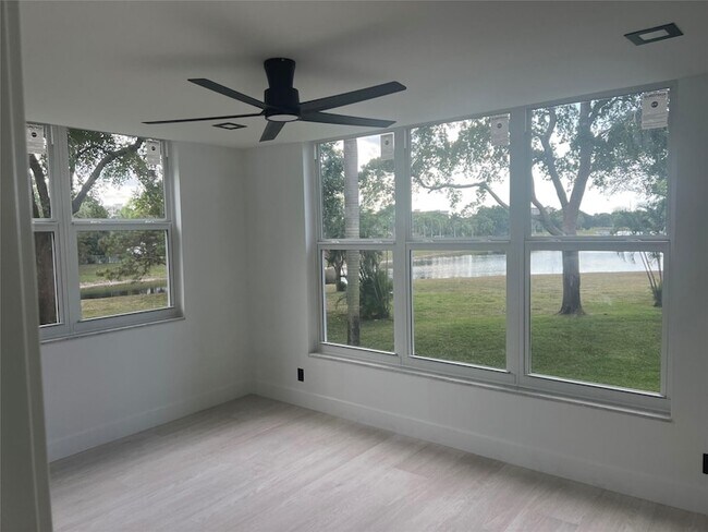 Building Photo - 3010 N Course Dr