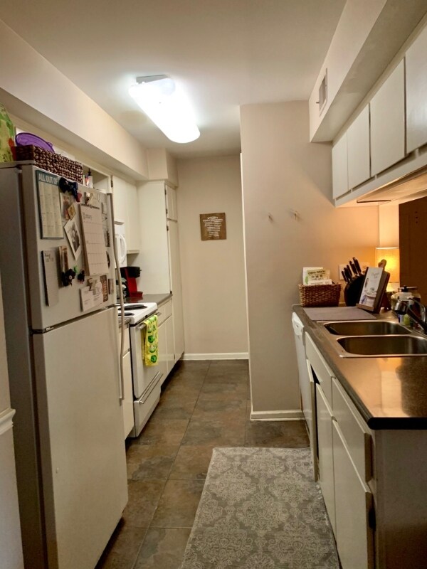 Building Photo - 257 Hillsboro Pl