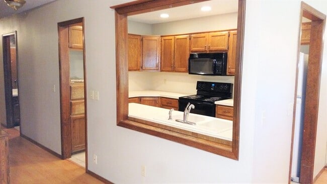 Building Photo - 2 Bedroom 2 Bathroom Townhome Fairfield Gr...