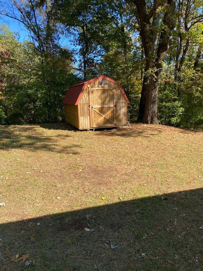 Building Photo - 4004 Luwana Ln