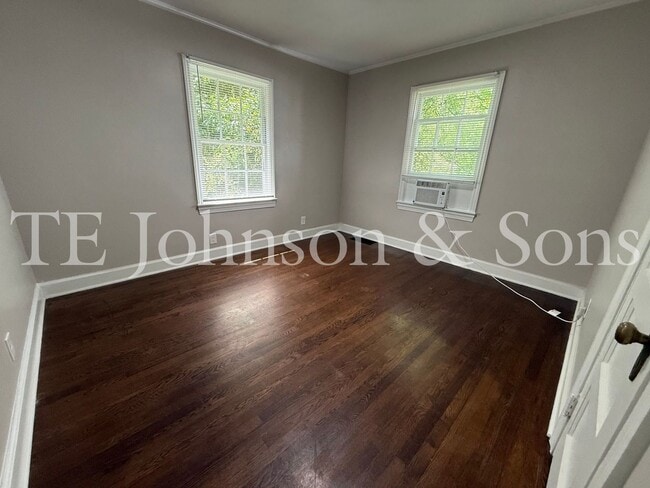 Building Photo - Charming Duplex in Winston-Salem