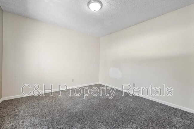 Building Photo - 2252 Avenue C