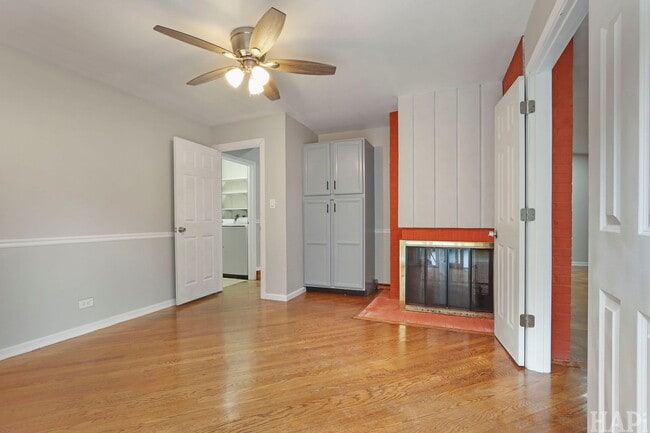 Building Photo - 1540 N Pepper Tree Dr