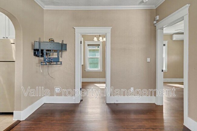 Building Photo - 2350 Cottage St SE