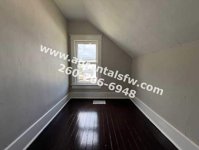 Building Photo - 704 E Franklin St